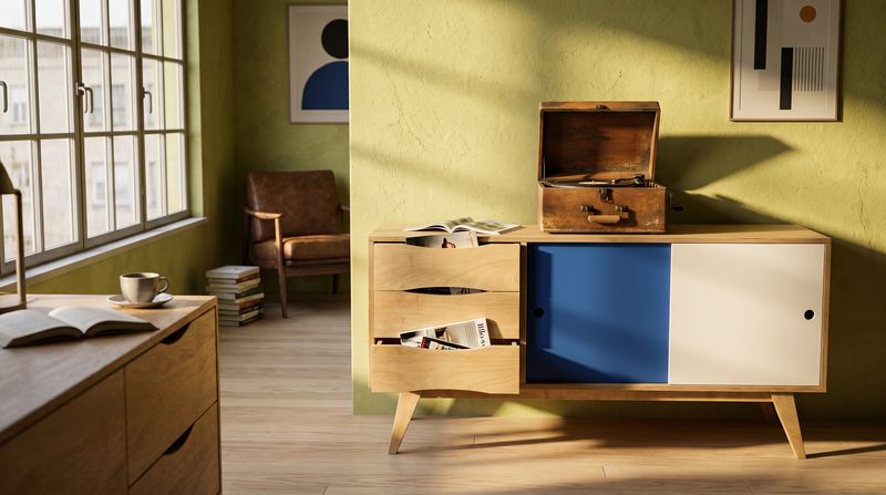Sideboard mit blauen und weissen Schiebetueren, offene Schublade und ein Koffergrammophon darauf, olivgruene Wand