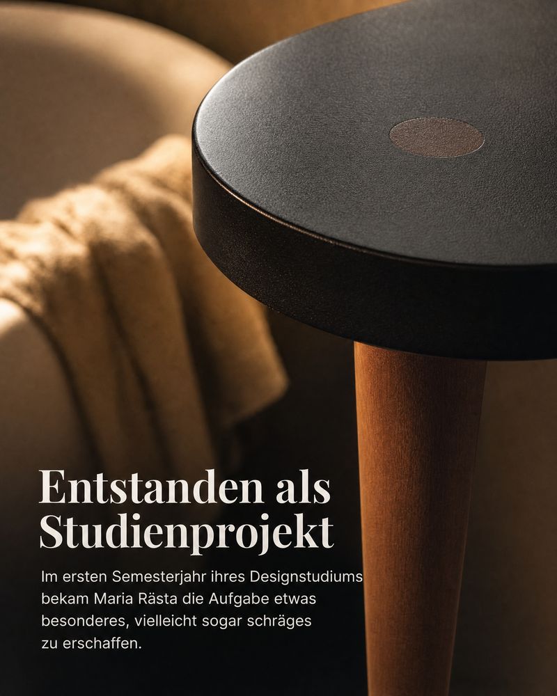 Instagram-Folie „Entstanden als Studienprojekt“, Nahaufnahme der dunklen Tischplatte mit Lederintarsie und Holzbein